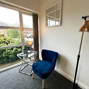 Lorne Park Road, Apartment