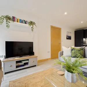 Seaside Town Centre Triplex: Spacious Retreat With Parking Apartment