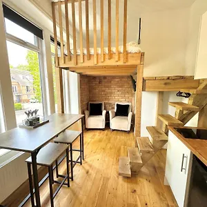 Flat 14, 10 St John's Apartment
